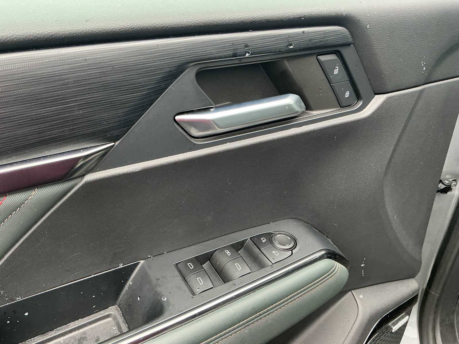 Used 2024 GMC Acadia AT4 w/ Luxury Package image 21