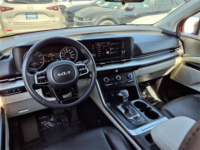 Used 2024 Kia Carnival LX image 9