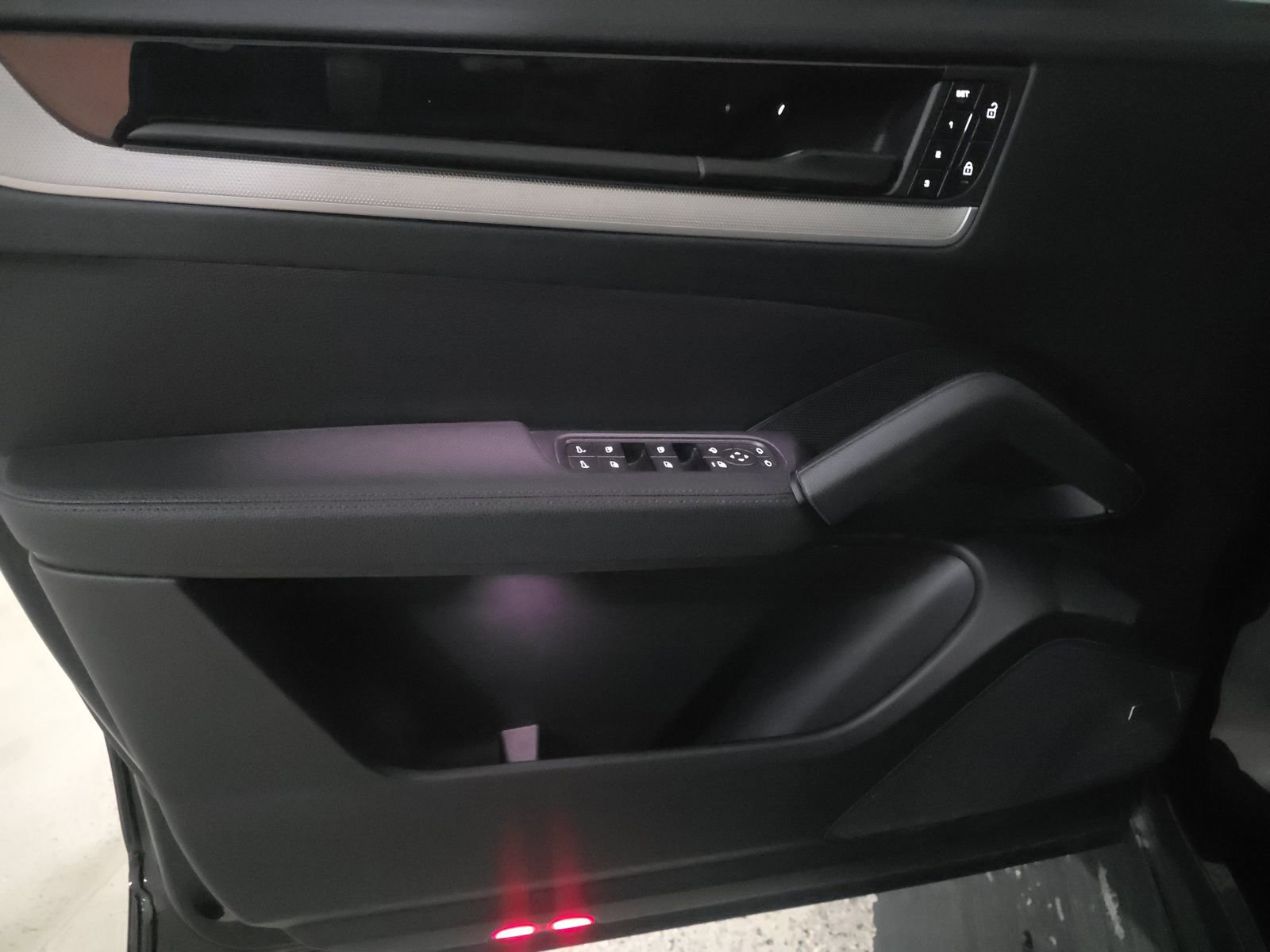 Used 2024 Porsche Cayenne S image 13