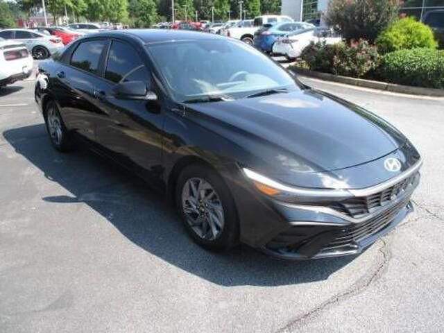 Used 2024 Hyundai Elantra SEL FWD image 2