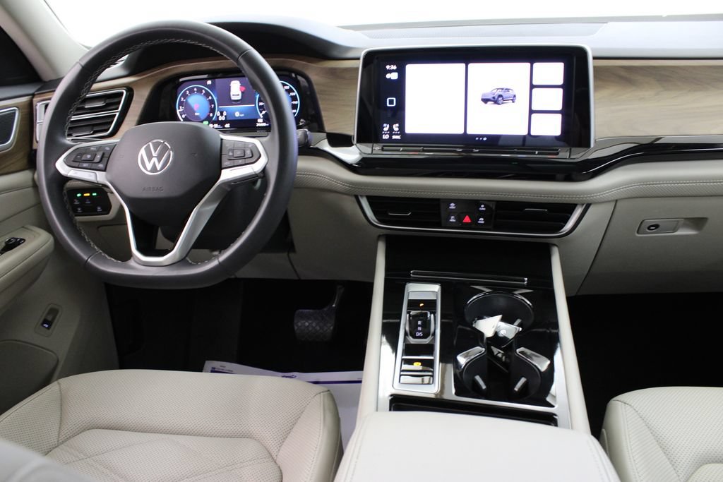 Certified 2024 Volkswagen Atlas SE w/ Panoramic Sunroof Package AWD/4WD image 9