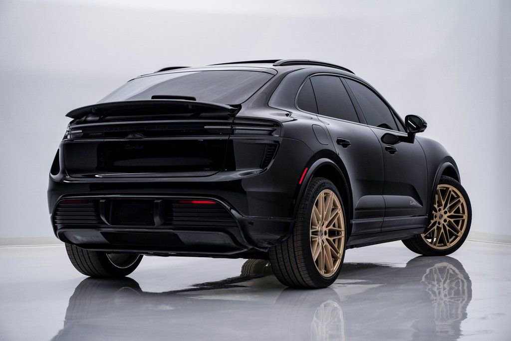 Certified 2025 Porsche Macan Turbo Electric image 11