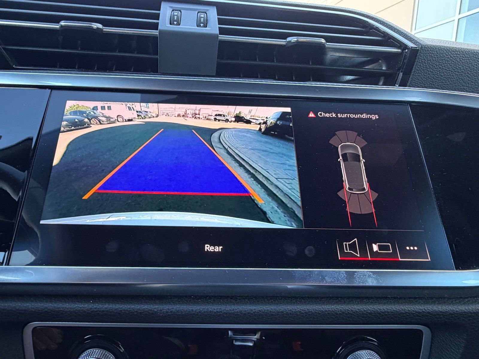 Used 2025 Audi Q3 2.0T Premium image 18