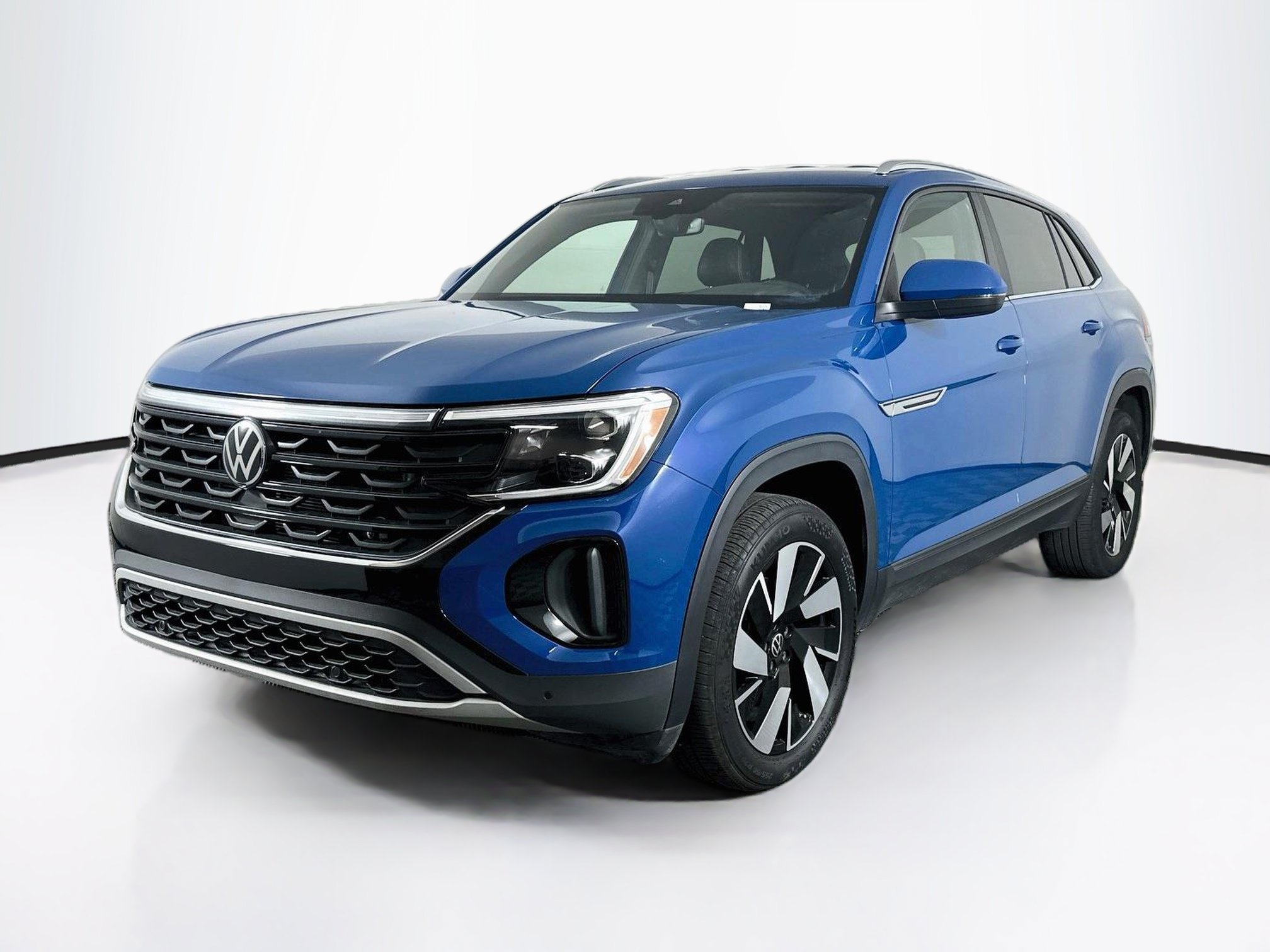 Used 2025 Volkswagen Atlas Cross Sport SE FWD image 3