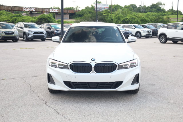 Used 2025 BMW 330i xDrive Sedan w/ Premium Package AWD/4WD image 3