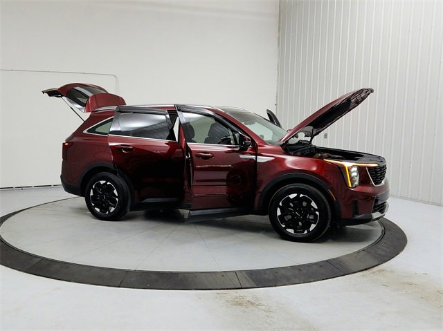 Used 2025 Kia Sorento S w/ Panoramic Sunroof Package image 9