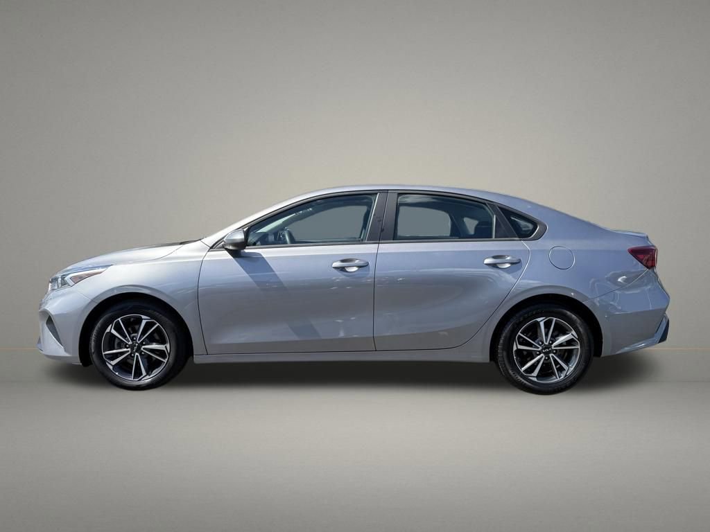 Used 2023 Kia Forte LXS image 2