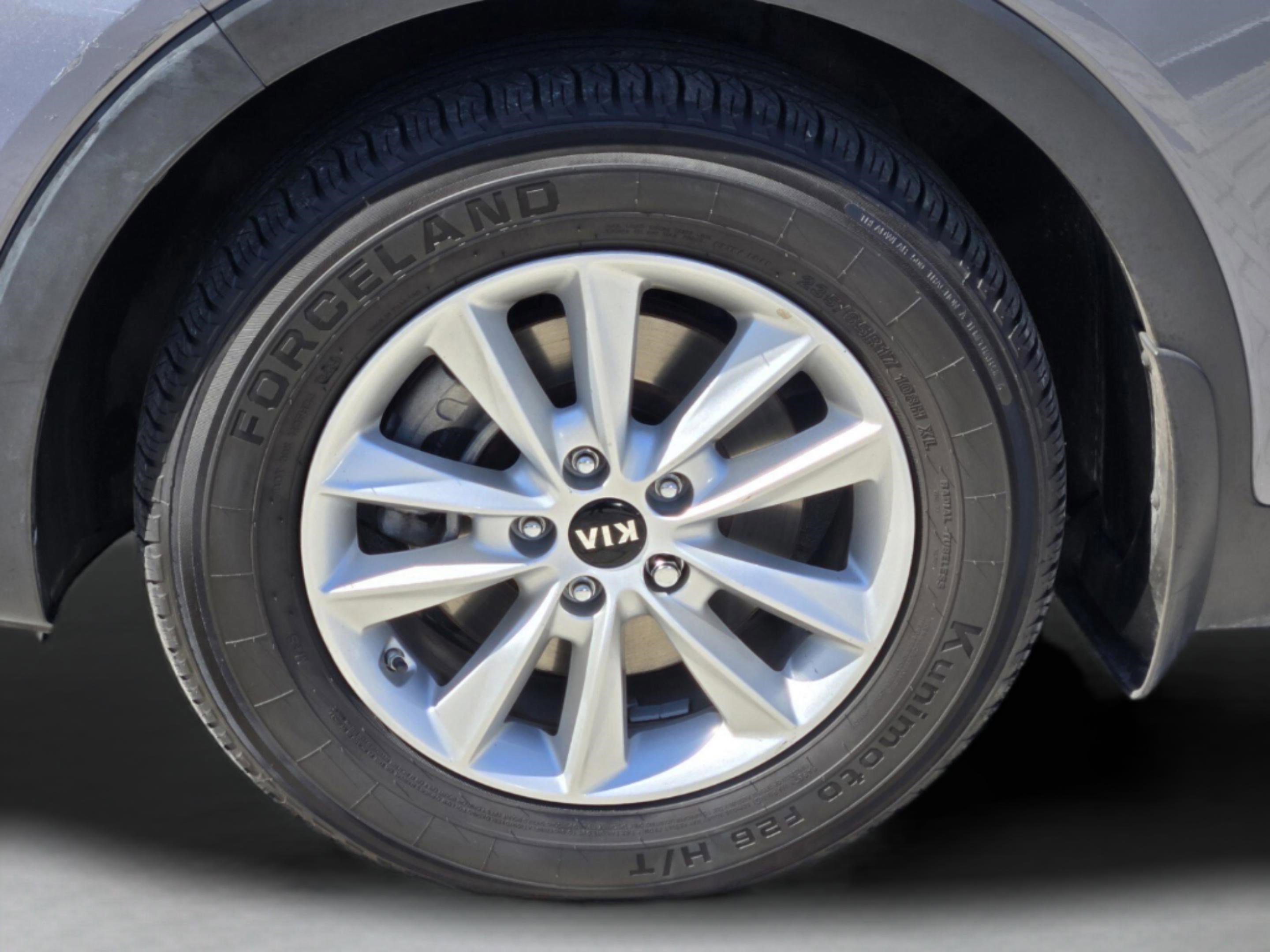 Used 2020 Kia Sorento LX image 15