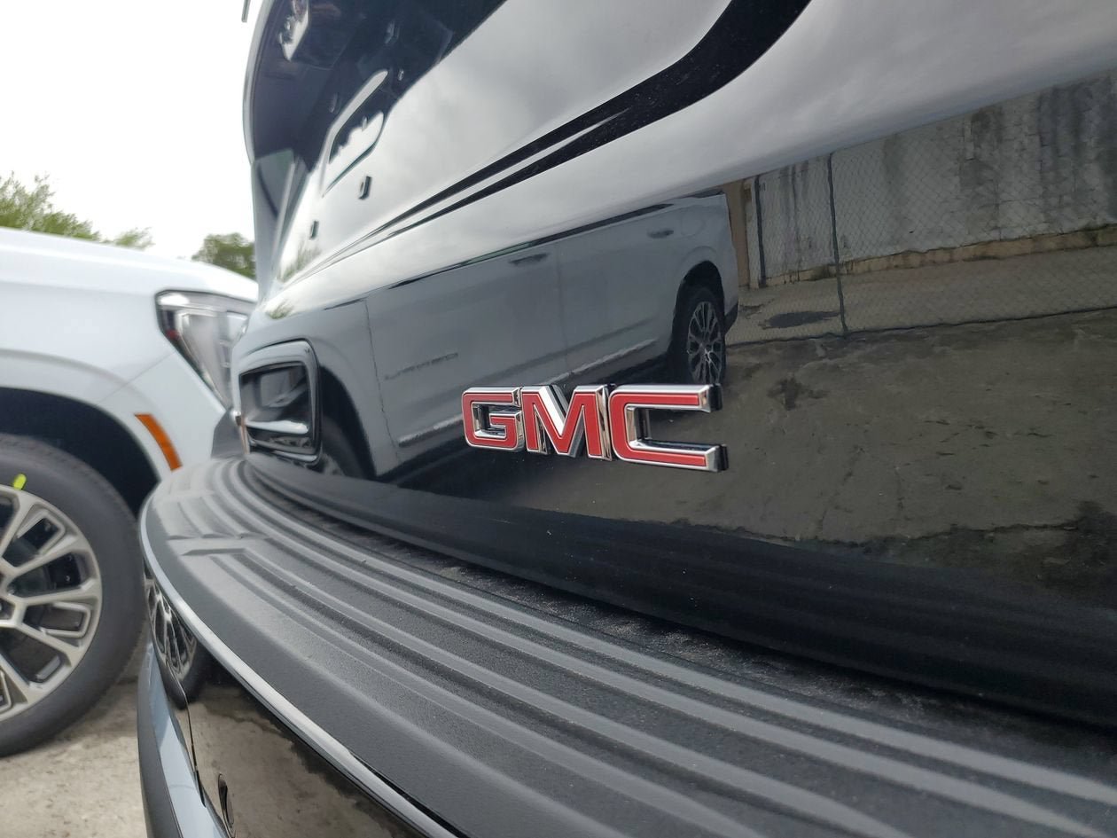 New 2026 GMC Yukon XL Denali w/ Denali Reserve Package AWD/4WD image 7