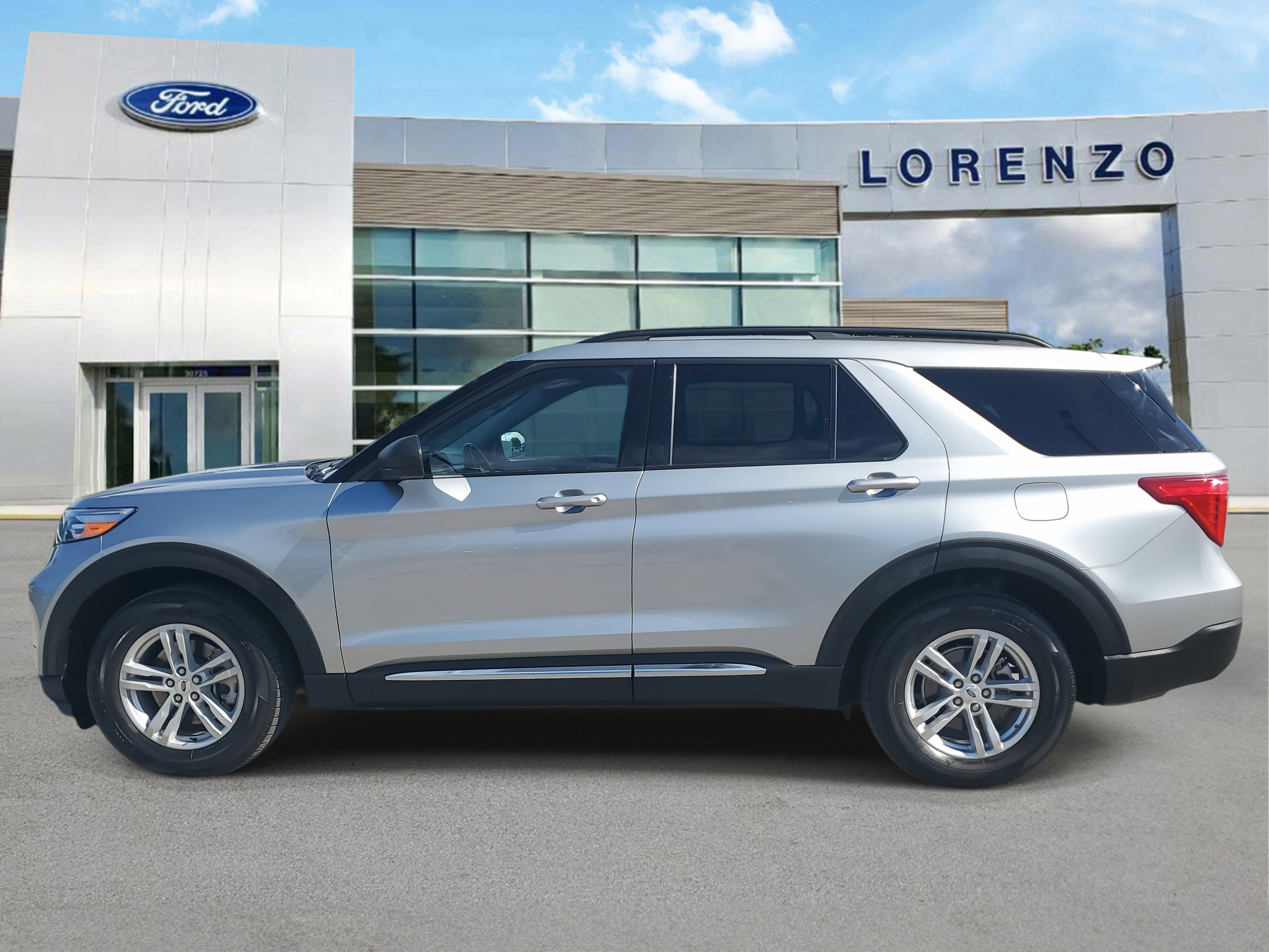 Used 2023 Ford Explorer XLT image 6