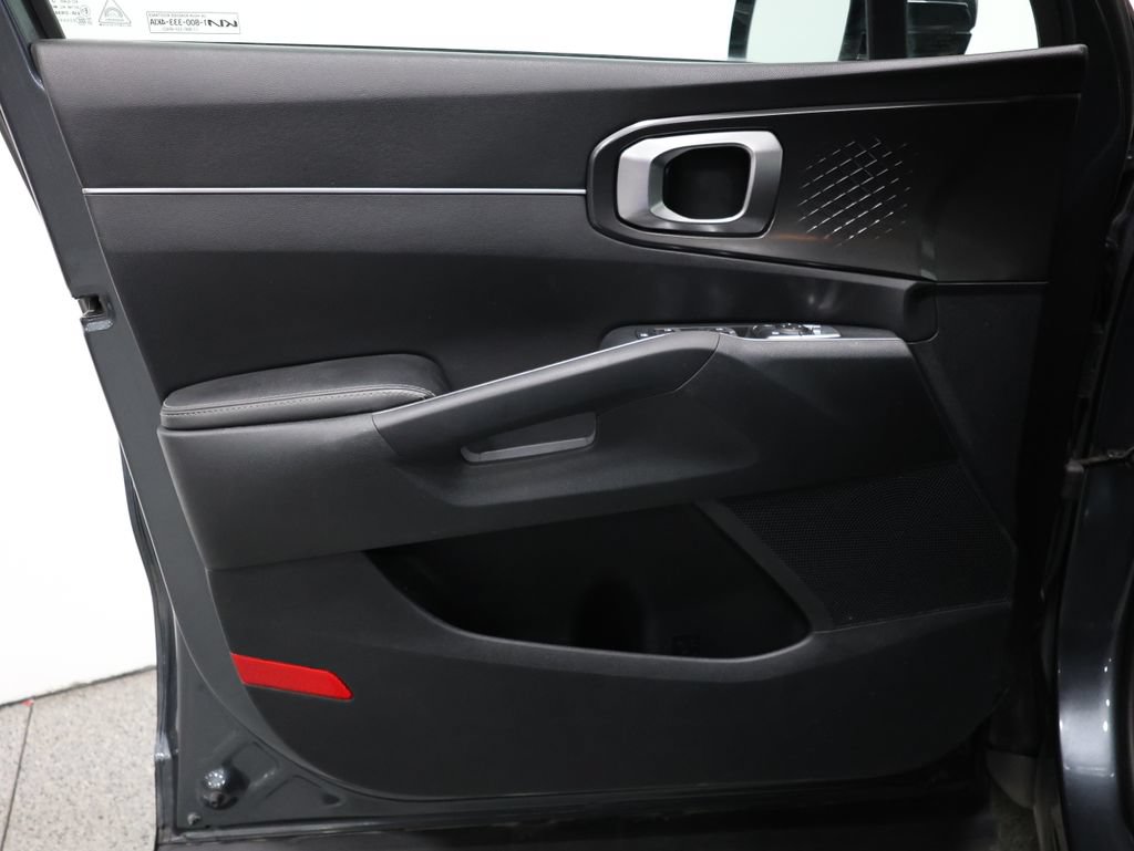 Used 2022 Kia Sorento LX FWD image 12