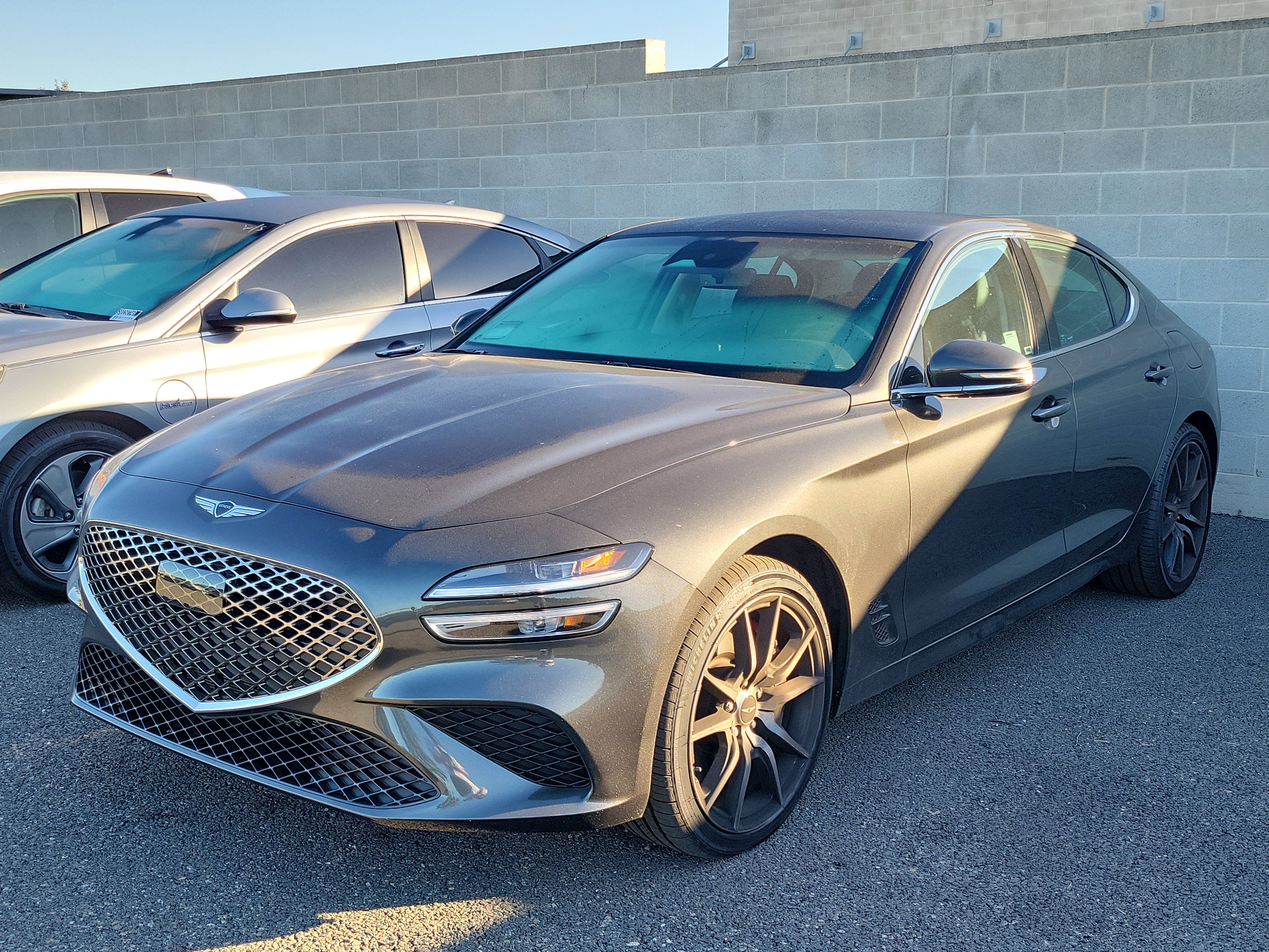 Used 2025 Genesis G70 2.5T image 1