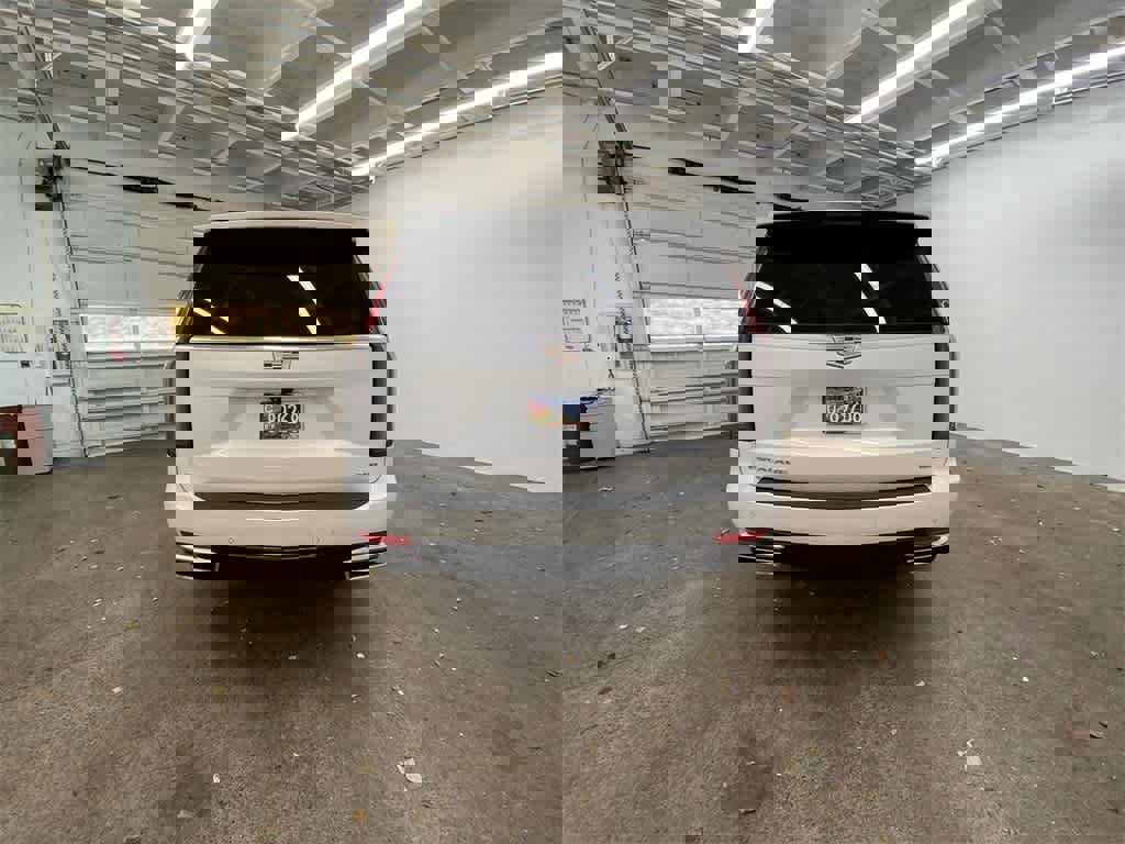 Used 2023 Cadillac Escalade Premium Luxury image 5