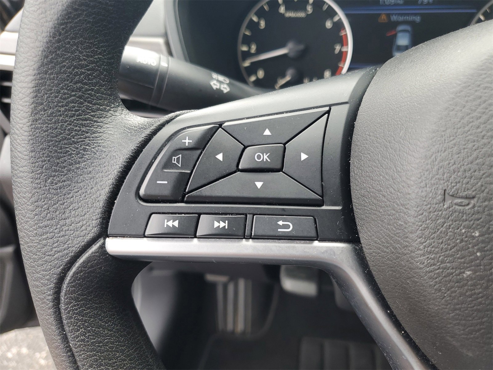 Used 2024 Nissan Altima 2.5 SV image 11