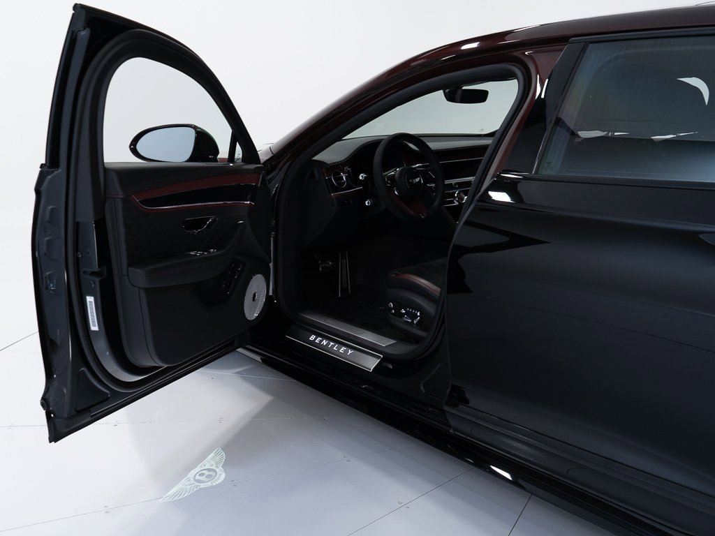 Certified 2025 Bentley Flying Spur Plug-In Hybrid image 9