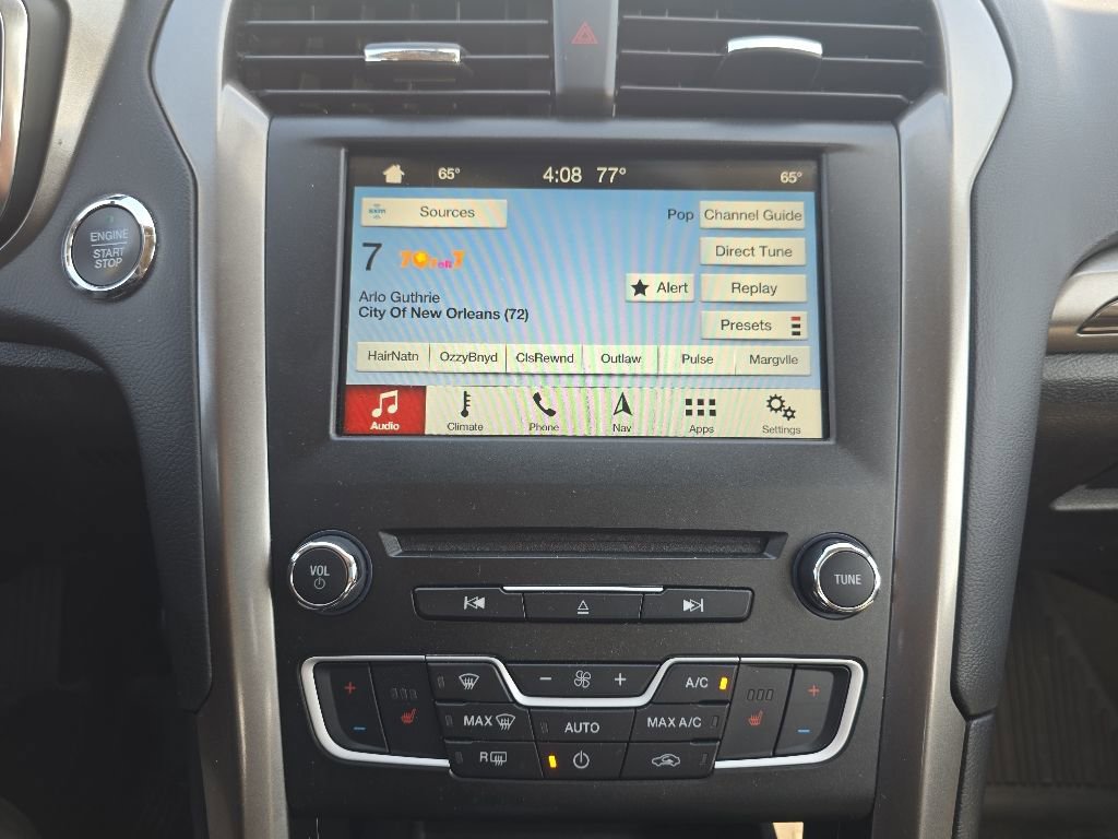 Used 2018 Ford Fusion SE w/ Fusion SE Technology Package FWD image 16