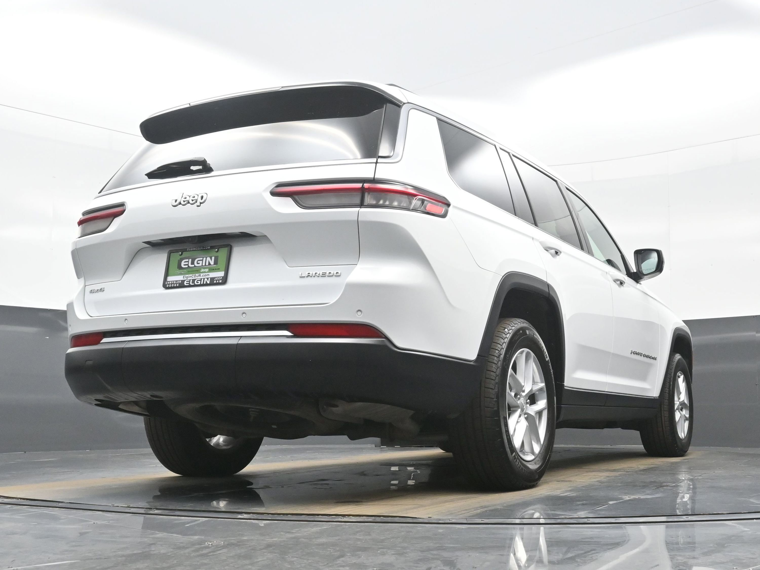 Used 2025 Jeep Grand Cherokee L Laredo w/ Trailer Tow Package image 32