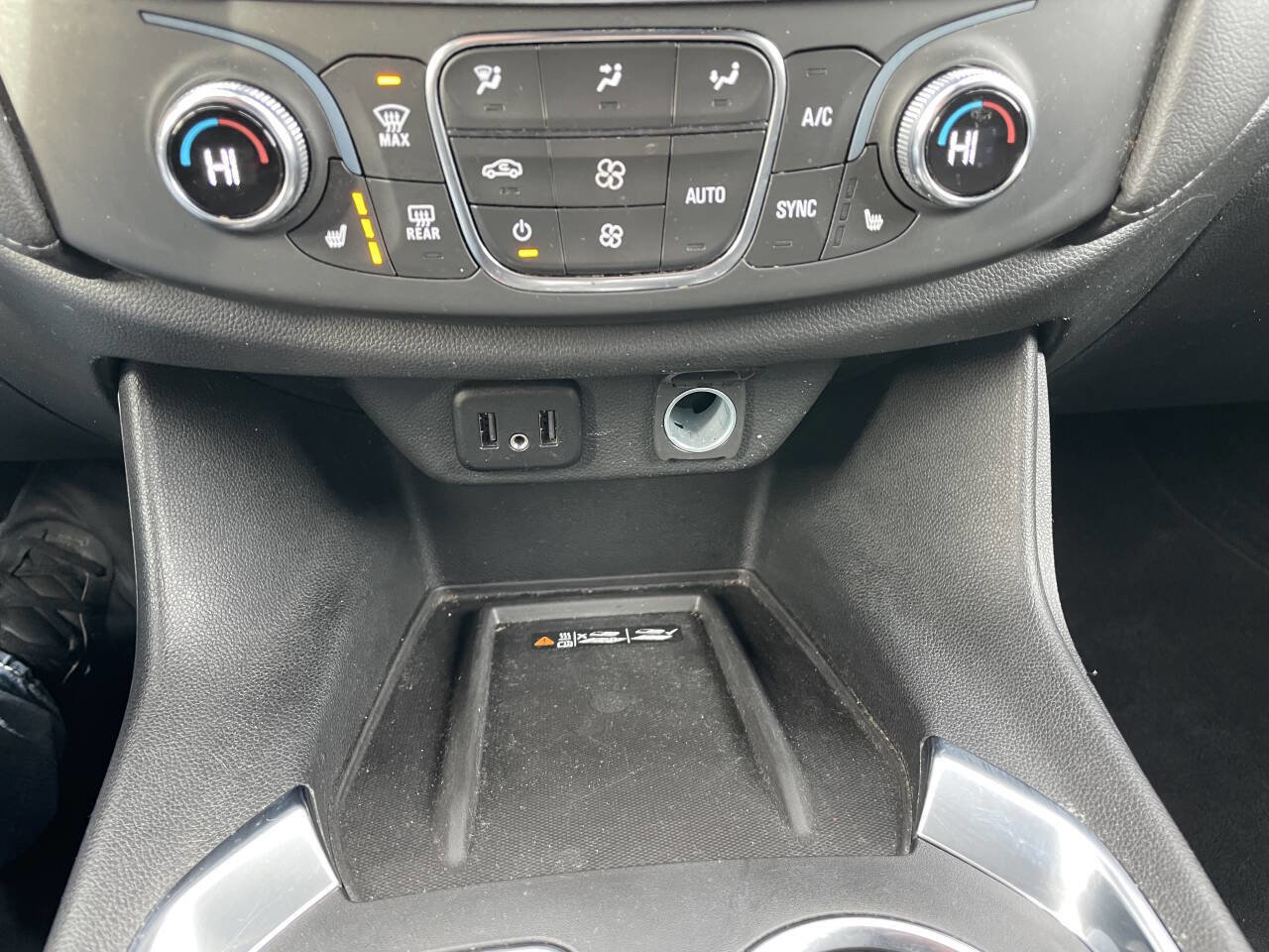 Used 2022 Chevrolet Traverse LT image 27