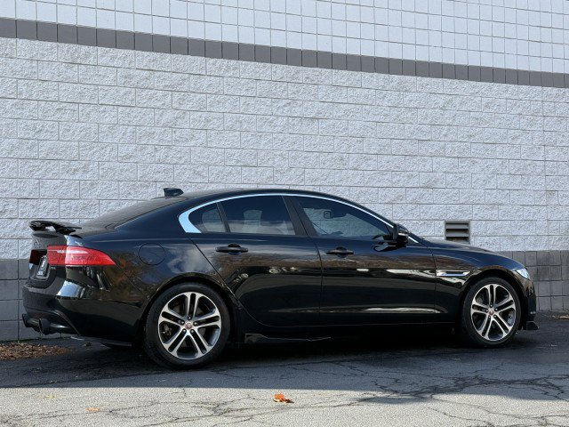 Used 2017 Jaguar XE Premium image 18