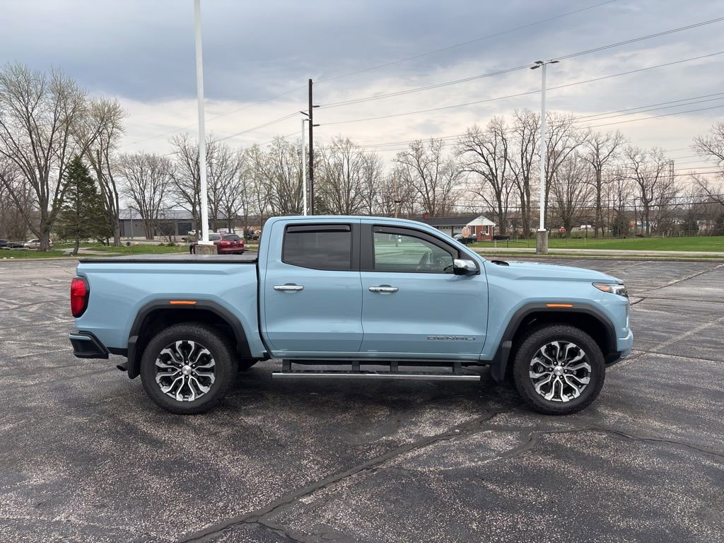 Used 2025 GMC Canyon Denali image 4