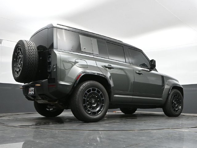 Used 2025 Land Rover Defender 110 AWD/4WD image 38