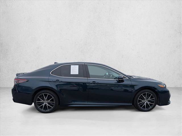 Used 2021 Toyota Camry SE w/ Convenience Package FWD image 4