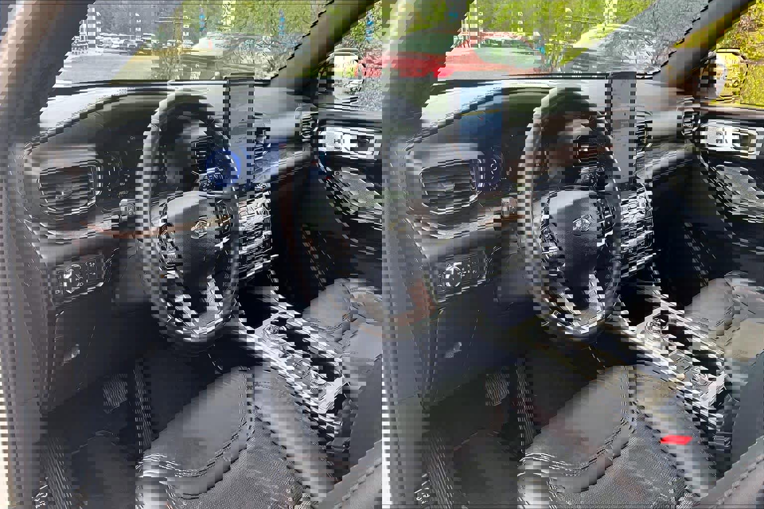 Used 2021 Ford Explorer Platinum w/ Premium Technology Package image 17