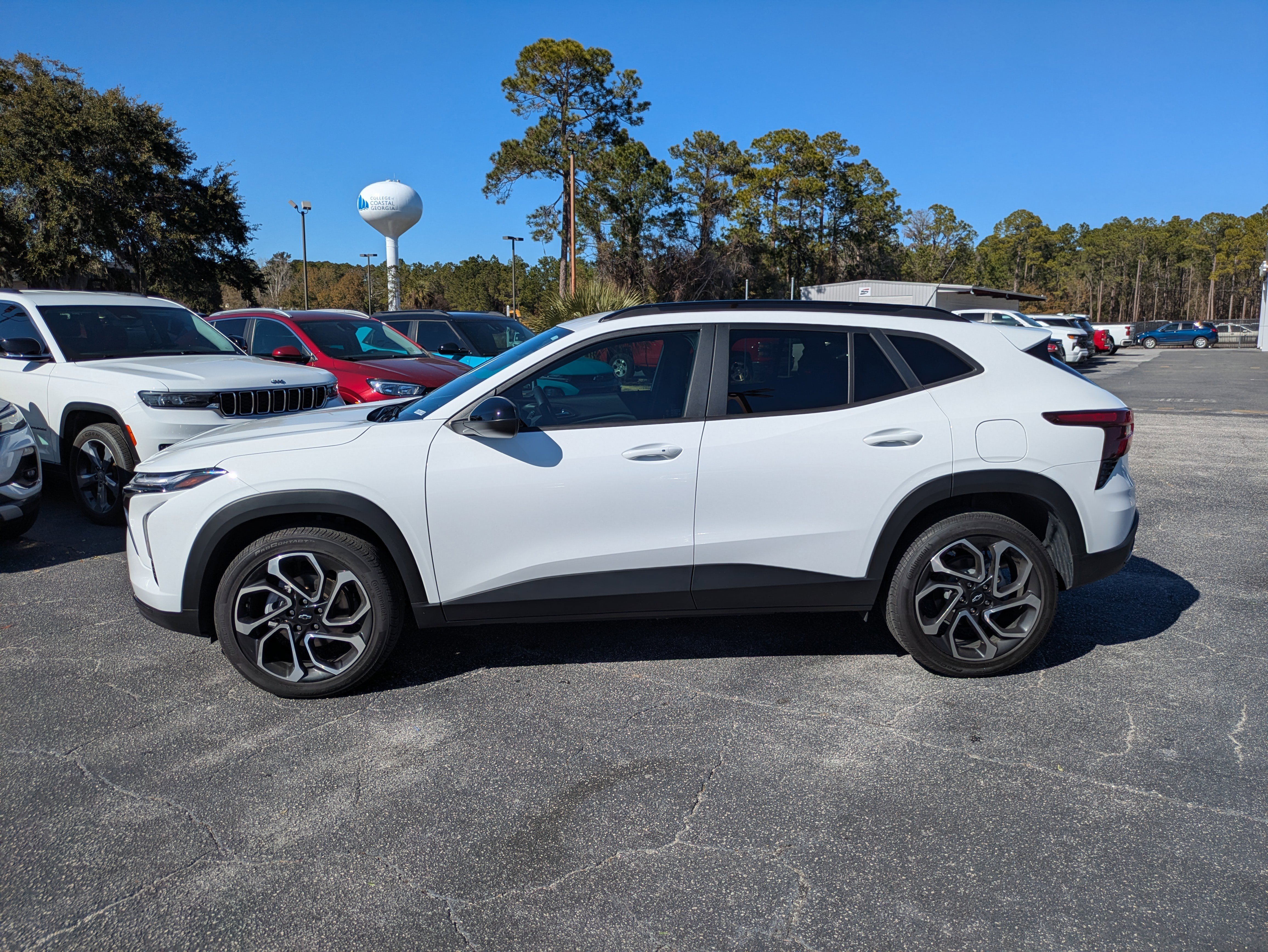 Used 2025 Chevrolet Trax RS w/ Sunroof Package image 29