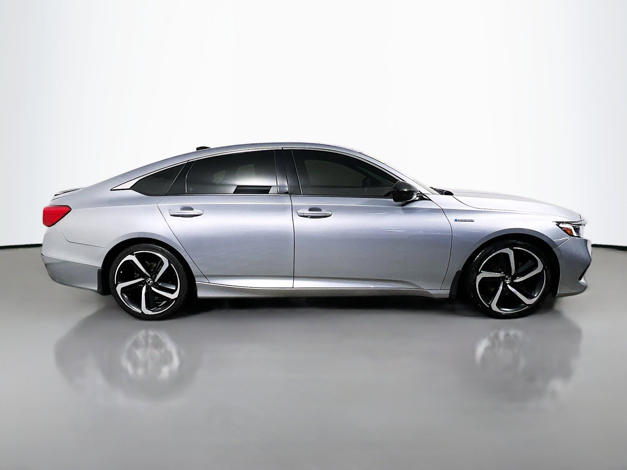 Used 2022 Honda Accord Sport image 3