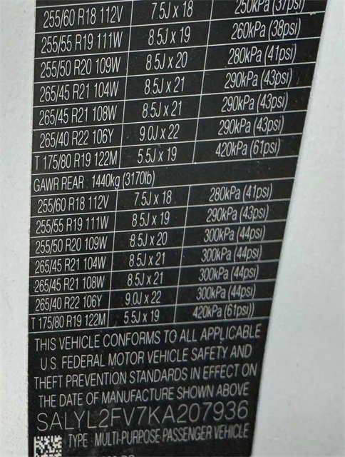 Used 2019 Land Rover Range Rover Velar R-Dynamic SE image 38