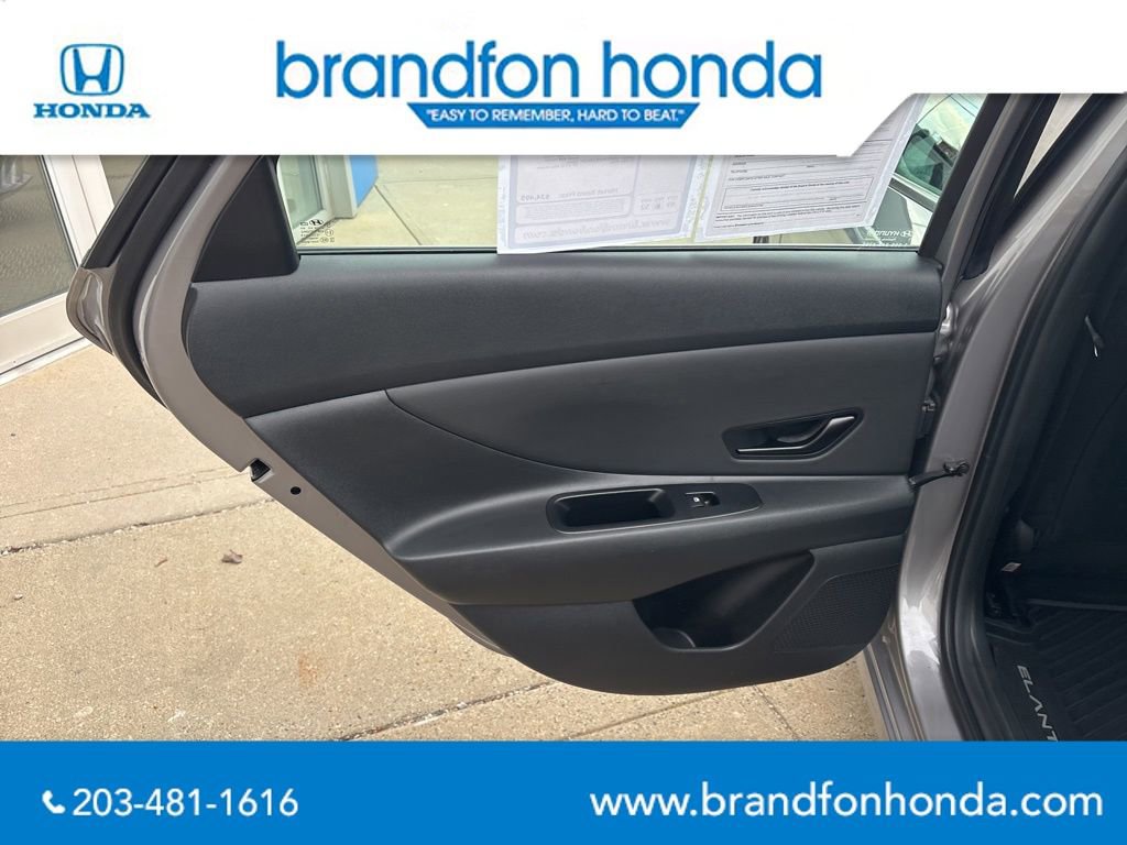 Used 2025 Hyundai Elantra SEL image 10