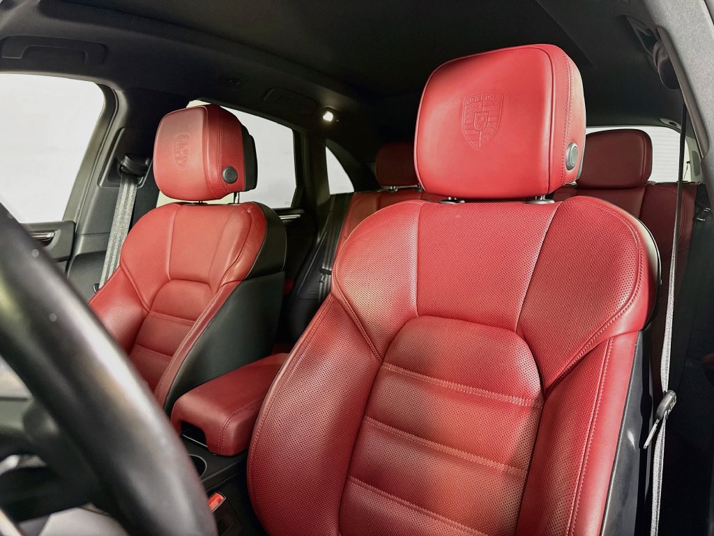 Certified 2023 Porsche Macan S AWD/4WD image 5
