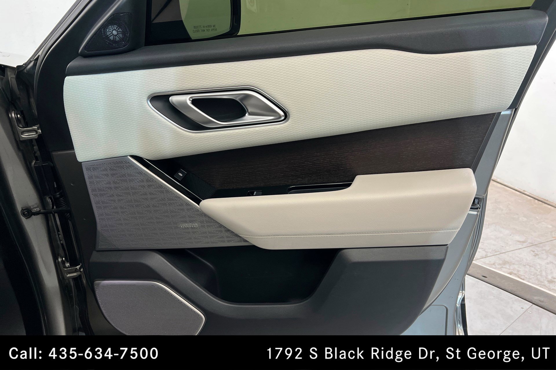 Used 2020 Land Rover Range Rover Velar R-Dynamic S image 23