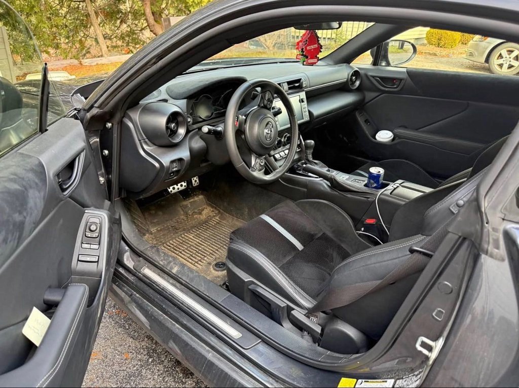 Used 2023 Toyota GR86 Premium image 3