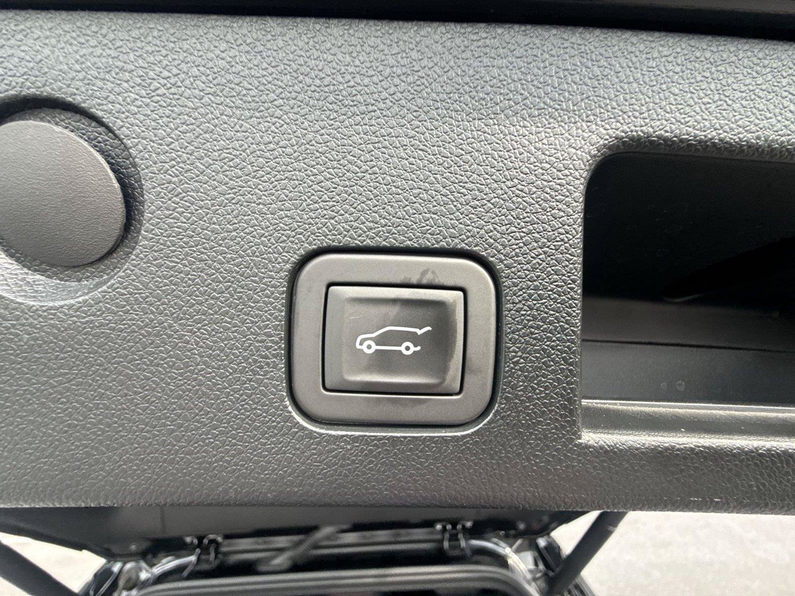 Used 2025 Chevrolet Equinox RS w/ Safety and Technology Package AWD/4WD image 19