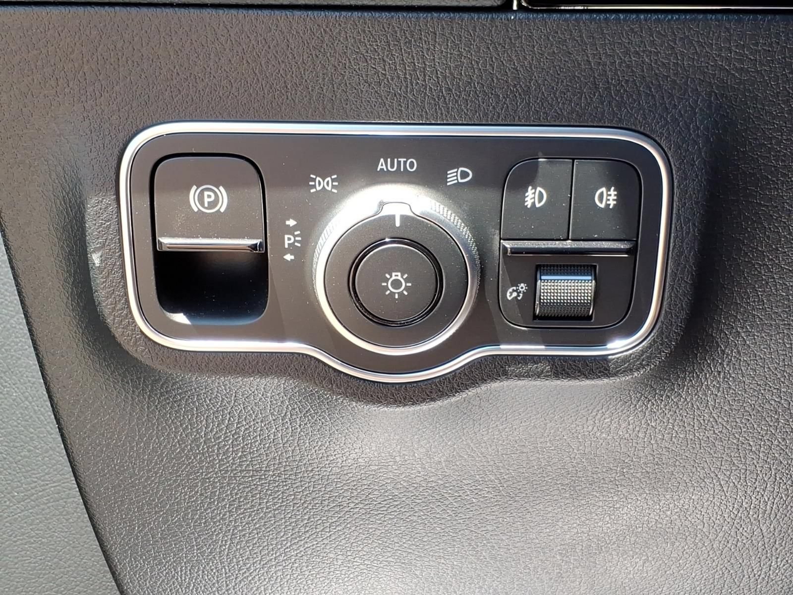 Certified 2025 Mercedes-Benz GLA 250 4MATIC image 16