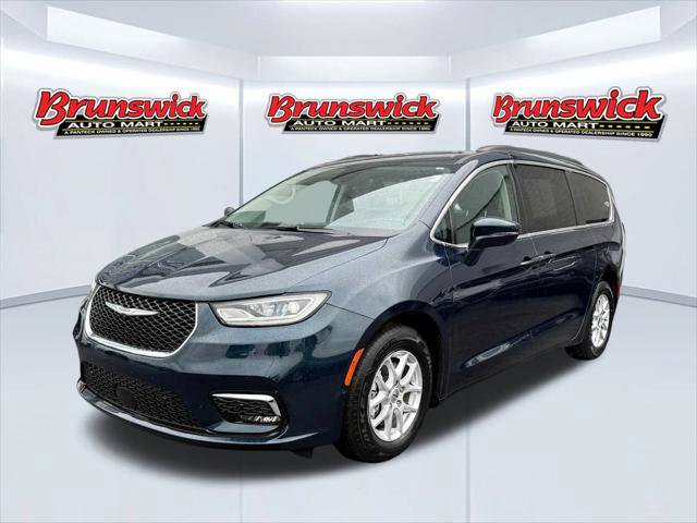 Certified 2022 Chrysler Pacifica Touring-L w/ Uconnect Theater Family Group image 1