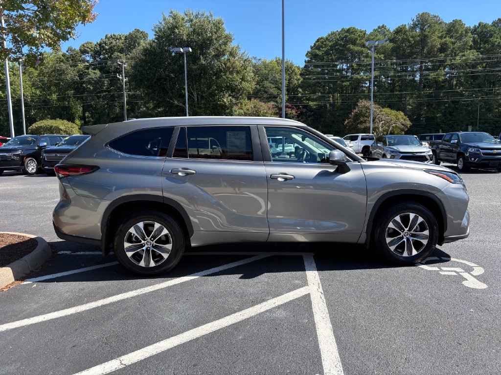 Used 2026 Toyota Highlander XLE AWD/4WD image 4