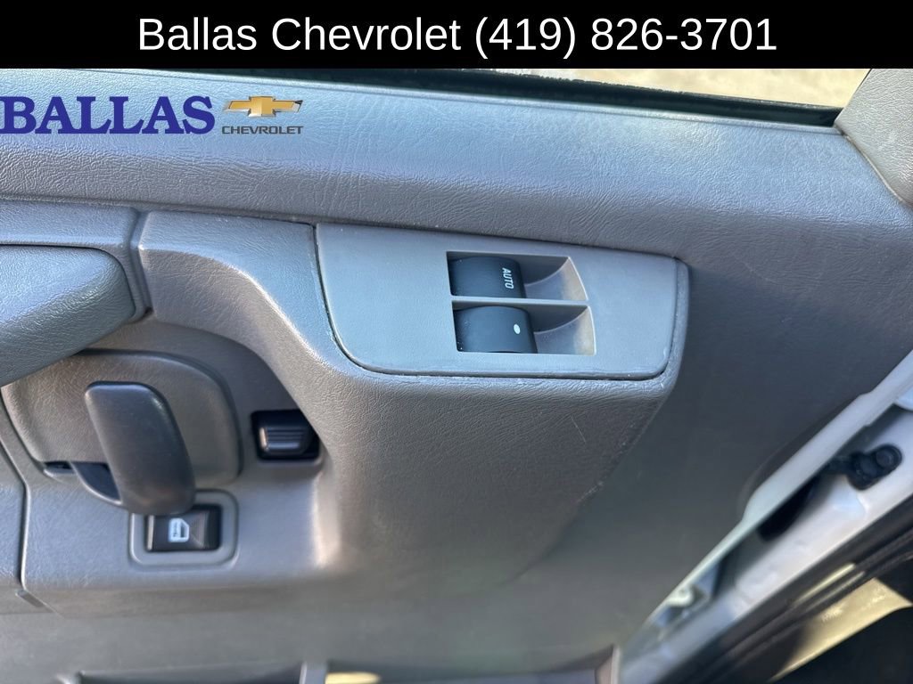 Used 2015 Chevrolet Express 2500 image 5