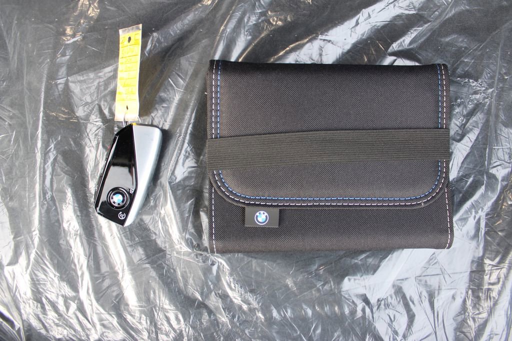 Used 2024 BMW i7 xDrive60 image 32