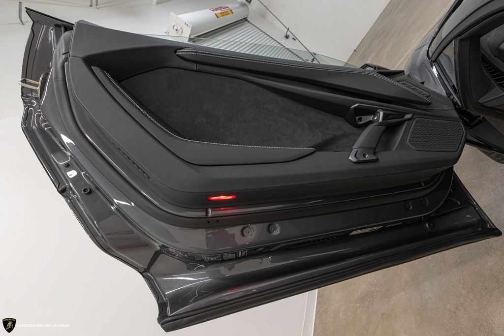 Used 2026 Lamborghini Revuelto AWD/4WD image 30