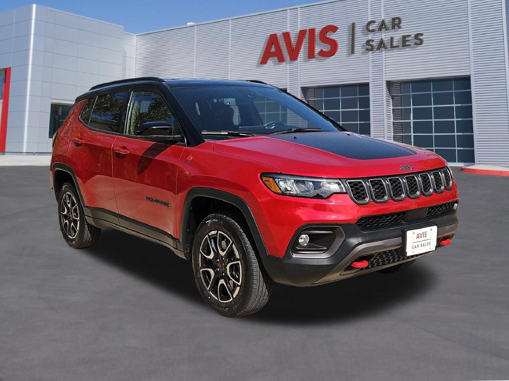 Used 2025 Jeep Compass Trailhawk AWD/4WD image 3