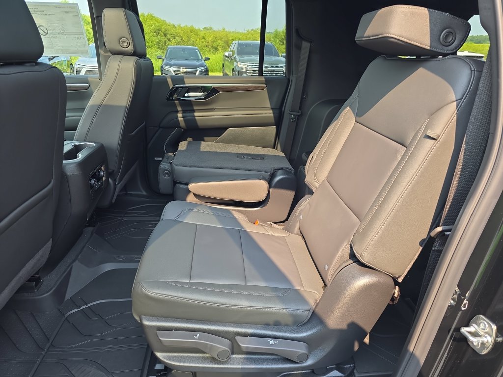 New 2026 Chevrolet Suburban Z71 w/ Comfort Package AWD/4WD image 27
