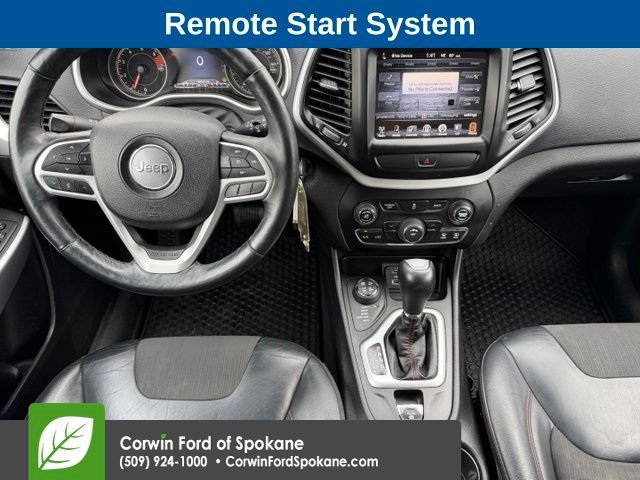 Used 2017 Jeep Cherokee Trailhawk AWD/4WD image 3