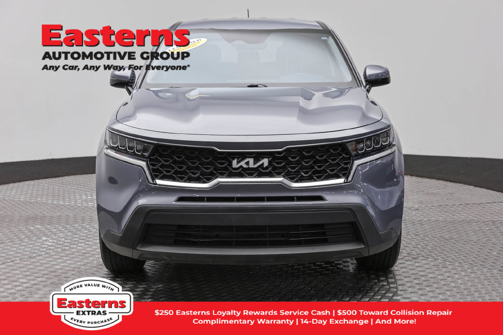 Used 2023 Kia Sorento LX AWD/4WD image 3