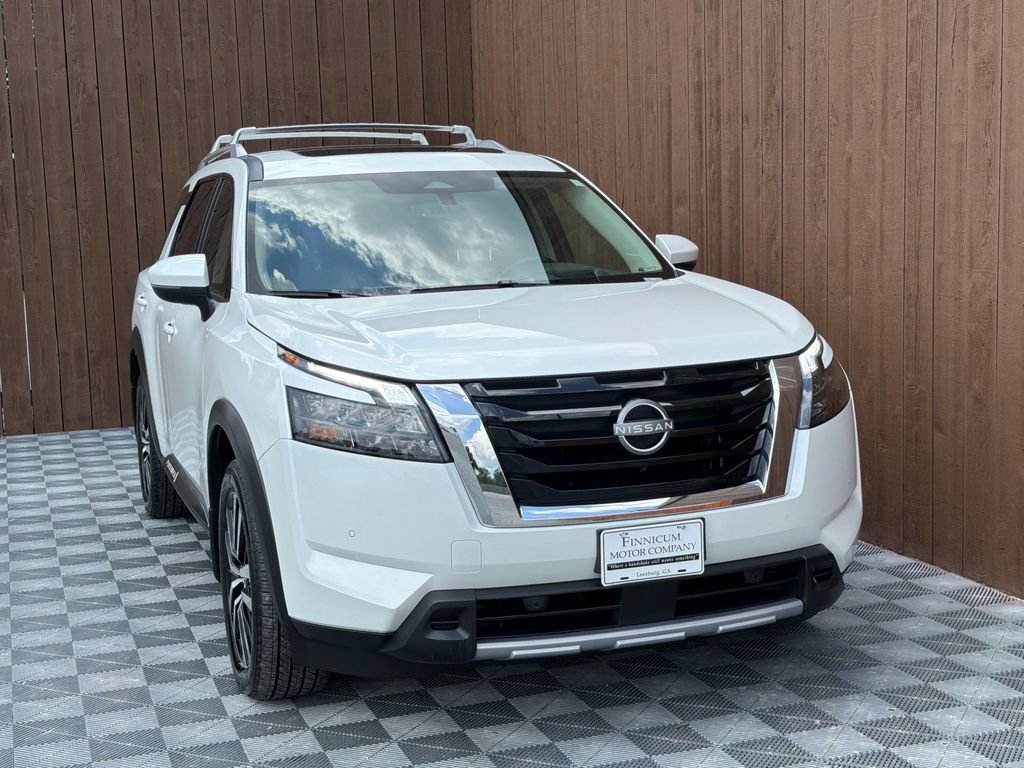 Used 2025 Nissan Pathfinder Platinum w/ Cargo Package FWD image 13