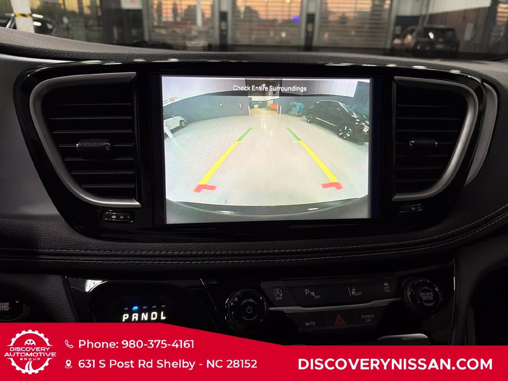Used 2025 Chrysler Pacifica Limited FWD image 18