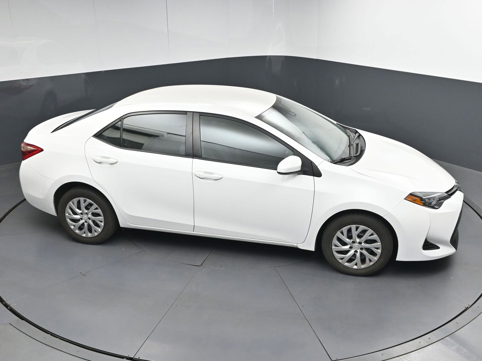 Used 2019 Toyota Corolla LE image 31