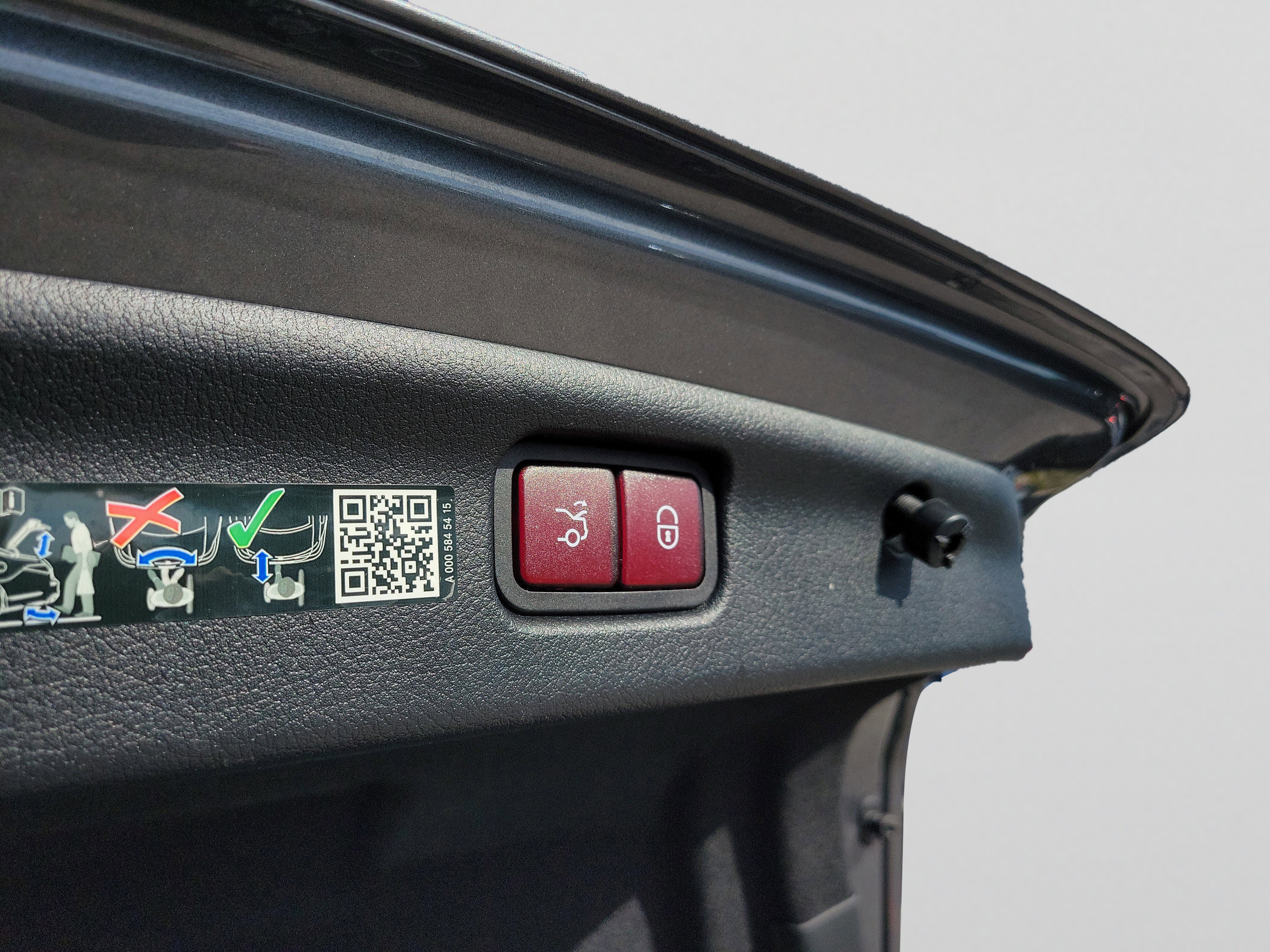 Used 2025 Mercedes-Benz C 300 Sedan image 25