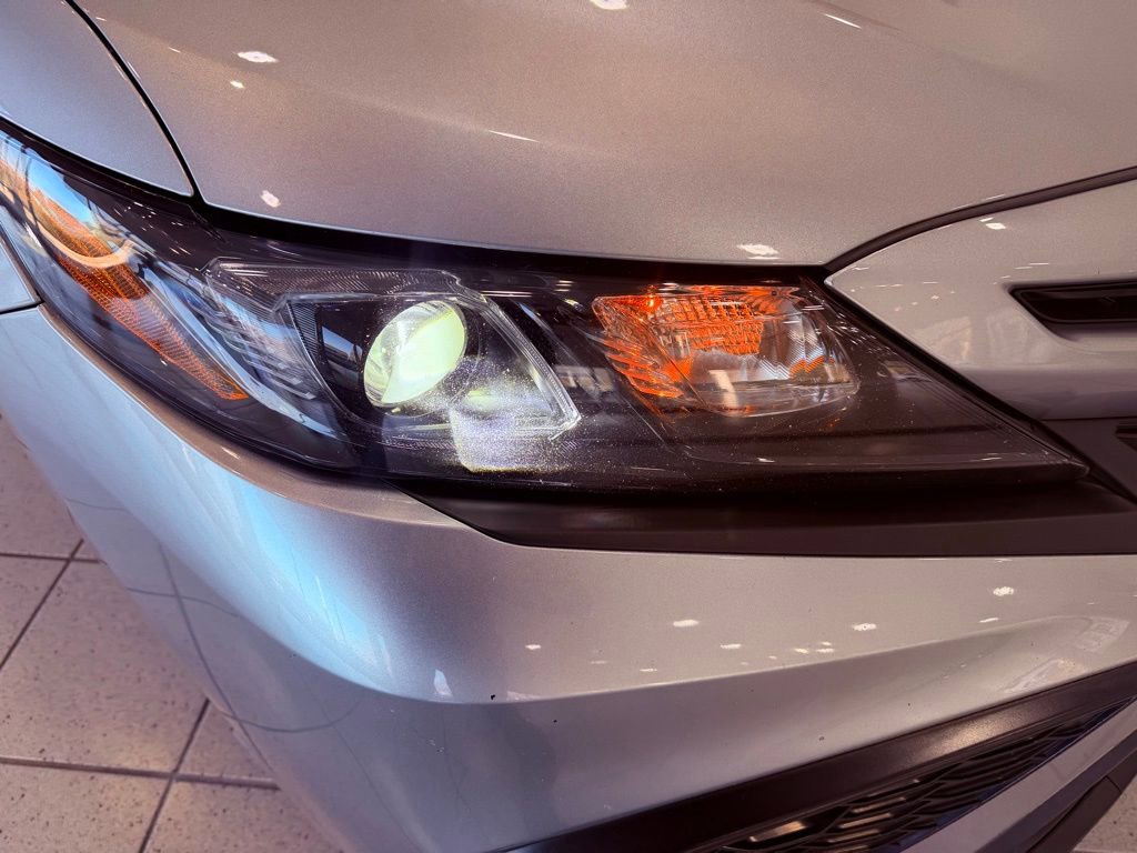 Used 2022 Toyota Camry SE image 14